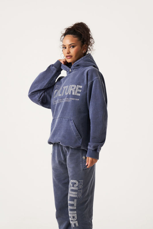 Donkerblauwe Hoodie met ‘Culture’ Print – Streetwear Stijl