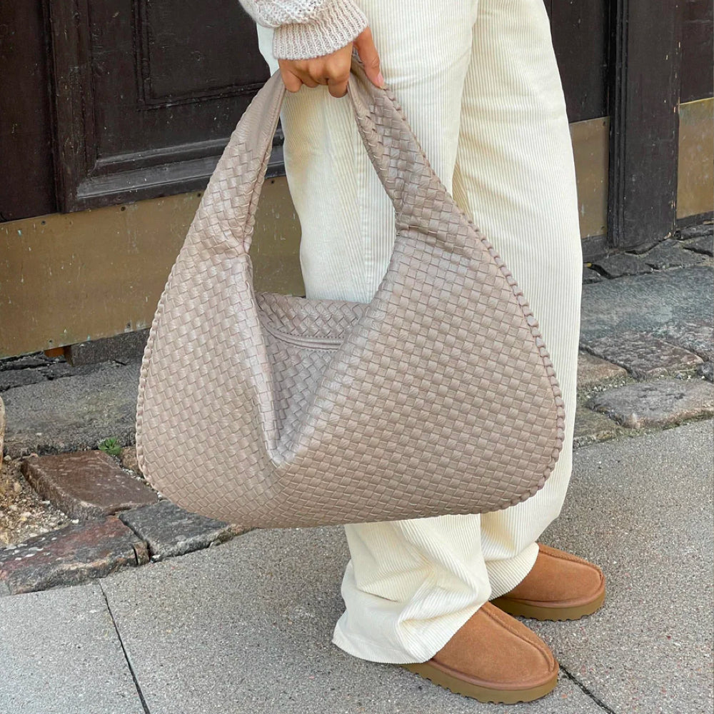 Aranka Gewoven Ruim Design Schoudertas de Musthave Tas van het Jaar