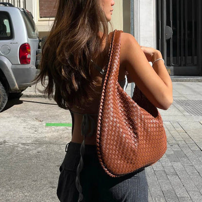 Aranka Gewoven Ruim Design Schoudertas de Musthave Tas van het Jaar